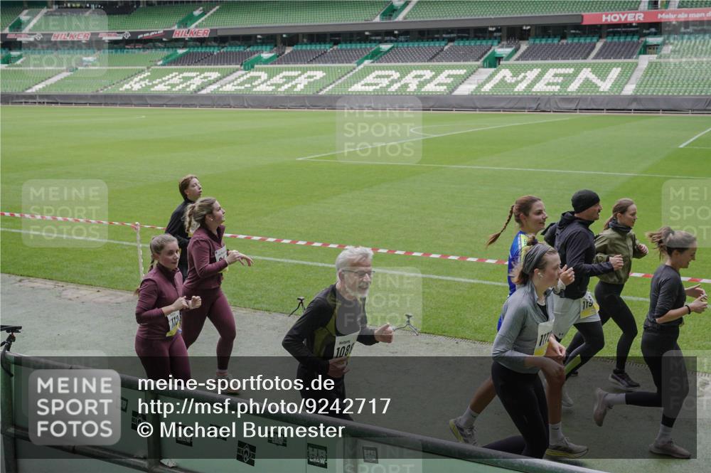 05.10.2025 - 20. swb-Marathon Bremen Michael Burmester http://msf.ph/oto/9242717 05.10.2025 10:35:45 Laufen im Stadion 7163, 7177, 7178, 9173, 9174, 9231, 9278, 9330, 9350, 9378, 9433, 9450, 9451, 9462, 9495, 9508, 9516, 9518, 9542, 9550, 9576, 9582, 9601, 9609, 9612, 9625, 9634, 9666, 9737, 9790, 9880, 9886, 9904, 9914, 9937, 9954, 9962, 9968, 9977, 10006, 10039, 10049, 10055, 10059, 10063, 10079, 10084, 10105, 10127, 10138, 10139, 10143, 10145, 10179, 10225, 10228, 10250, 10293, 10336, 10353, 10359, 10367, 10368, 10377, 10395, 10555, 10988, 9672 meine-sportfotos.de