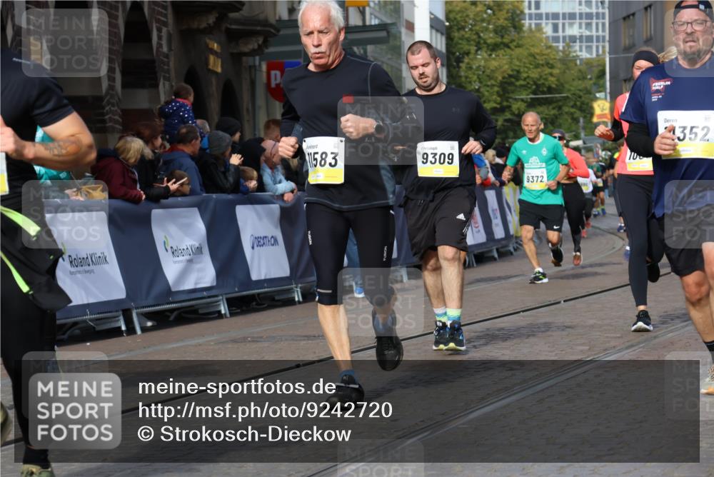 05.10.2025 - 20. swb-Marathon Bremen Strokosch-Dieckow http://msf.ph/oto/9242720 05.10.2025 10:57:36 Ziel 9309, 9372, 9585, 9747, 9904, 9914, 9943, 9962, 10225, 10250, 10329, 10555, 10694, 10739, 10754, 11352, 11360, 11520, 11521, 11583 meine-sportfotos.de