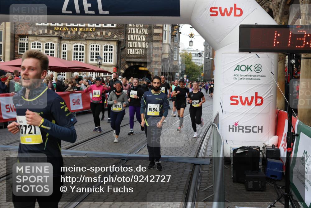 05.10.2025 - 20. swb-Marathon Bremen Yannick Fuchs http://msf.ph/oto/9242727 05.10.2025 11:09:02 Ziel 9184, 9466, 9721, 9774, 9853, 9912, 10031, 10087, 10248, 10714, 10840, 11126, 11142 meine-sportfotos.de