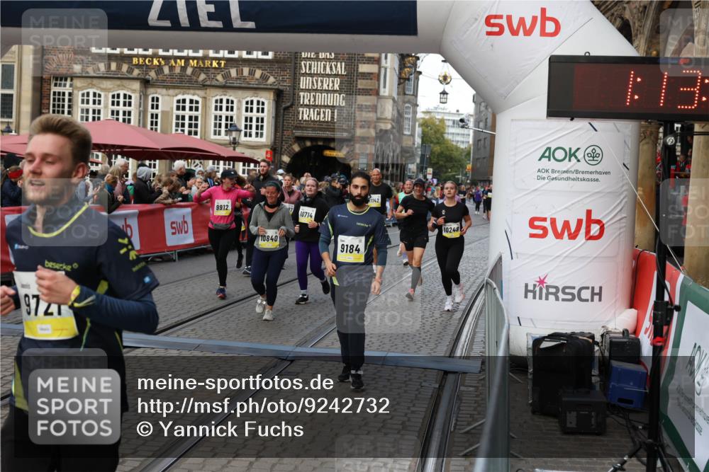 05.10.2025 - 20. swb-Marathon Bremen Yannick Fuchs http://msf.ph/oto/9242732 05.10.2025 11:09:02 Ziel 9184, 9466, 9721, 9774, 9853, 9912, 10031, 10087, 10248, 10714, 10840, 11126, 11142 meine-sportfotos.de