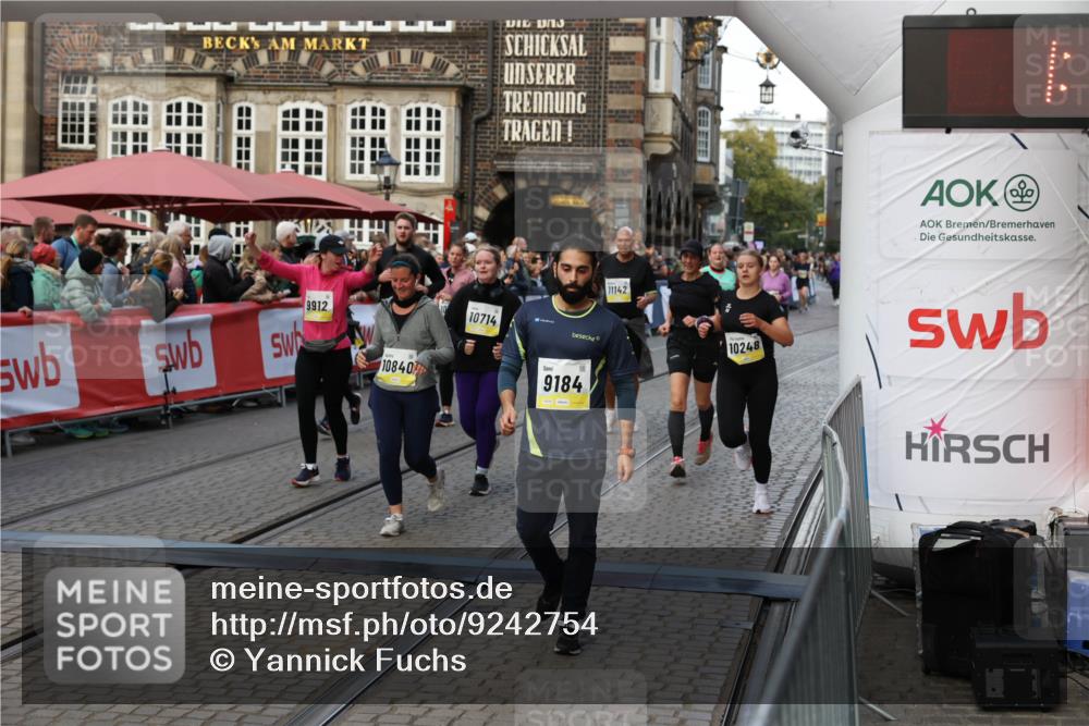 05.10.2025 - 20. swb-Marathon Bremen Yannick Fuchs http://msf.ph/oto/9242754 05.10.2025 11:09:02 Ziel 9184, 9466, 9721, 9774, 9853, 9912, 10031, 10087, 10248, 10714, 10840, 11126, 11142 meine-sportfotos.de