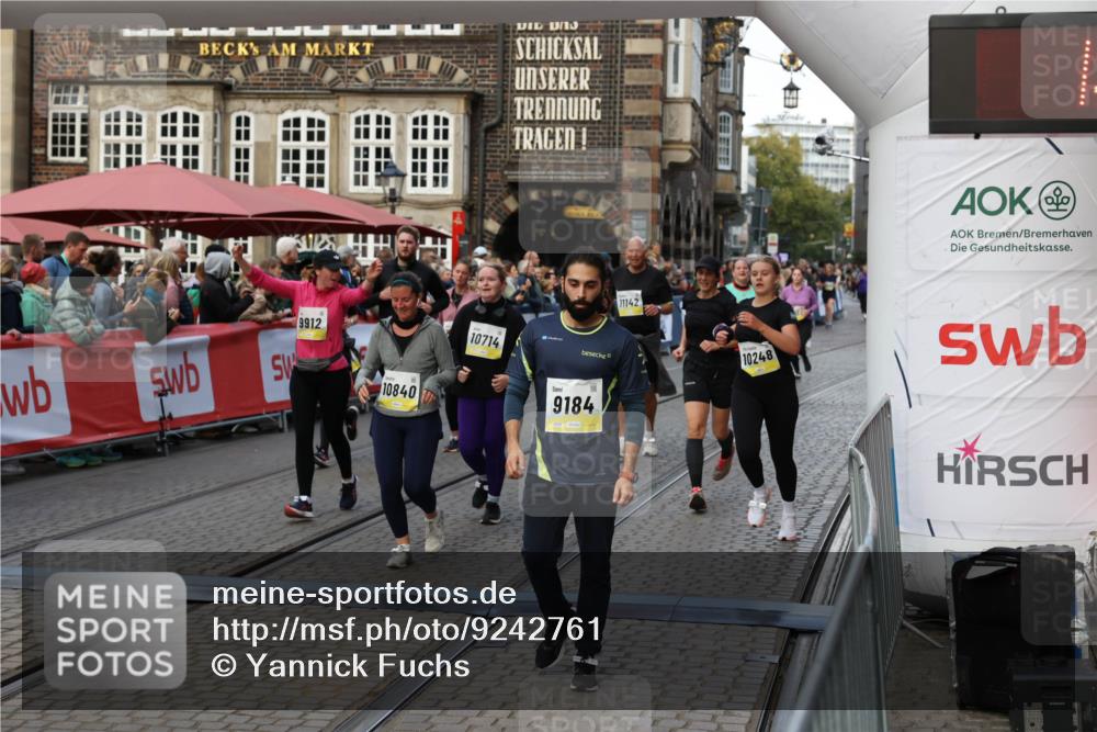 05.10.2025 - 20. swb-Marathon Bremen Yannick Fuchs http://msf.ph/oto/9242761 05.10.2025 11:09:02 Ziel 9184, 9466, 9721, 9774, 9853, 9912, 10031, 10087, 10248, 10714, 10840, 11126, 11142 meine-sportfotos.de