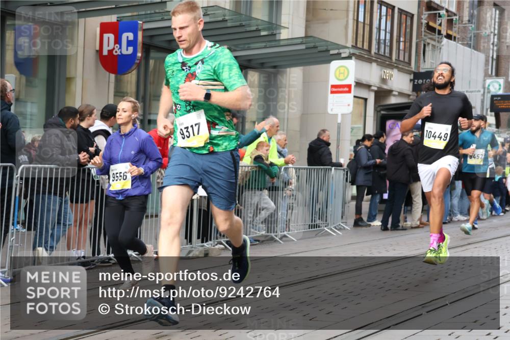 05.10.2025 - 20. swb-Marathon Bremen Strokosch-Dieckow http://msf.ph/oto/9242764 05.10.2025 10:48:55 Ziel 7202, 9014, 9206, 9233, 9317, 9333, 9435, 9457, 9555, 9556, 9708, 10016, 10118, 10221, 10449, 10519, 10673, 10715, 10733, 10735, 11057, 11319, 11487, 11598, 11672, 11673, 11695, 7202, 9014, 9206, 9233, 9317, 9333, 9435, 9457, 9555, 9556, 9708, 10016, 10118, 10221, 10449, 10519, 10673, 10715, 10733, 10735, 11057, 11319, 11487, 11598, 11672, 11673, 11695 meine-sportfotos.de