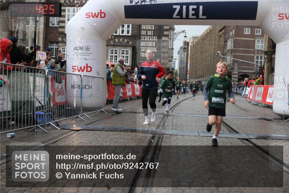 05.10.2025 - 20. swb-Marathon Bremen Yannick Fuchs http://msf.ph/oto/9242767 05.10.2025 15:20:21 Ziel  meine-sportfotos.de