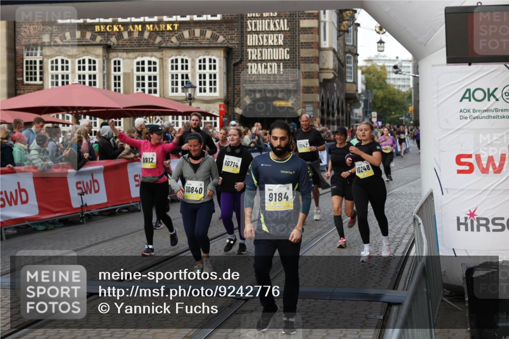 05.10.2025 - 20. swb-Marathon Bremen Yannick Fuchs http://msf.ph/oto/9242776 05.10.2025 11:09:03 Ziel 9184, 9466, 9721, 9774, 9853, 9912, 10031, 10087, 10248, 10714, 10840, 11126, 11142 meine-sportfotos.de