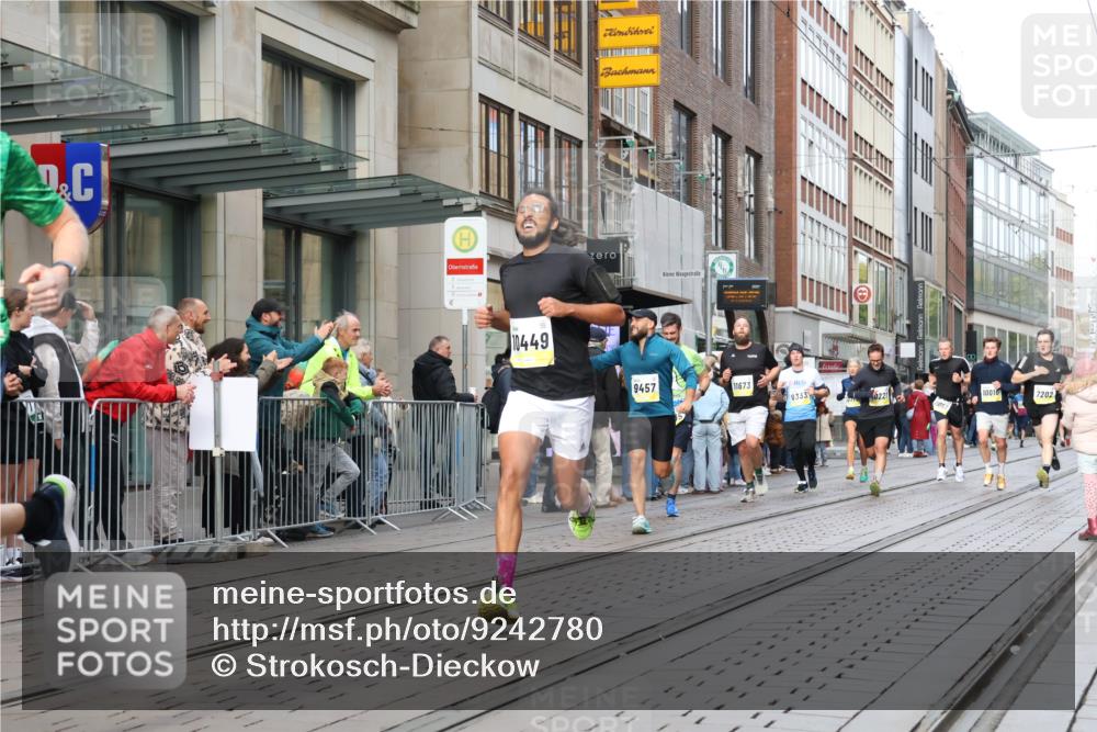 05.10.2025 - 20. swb-Marathon Bremen Strokosch-Dieckow http://msf.ph/oto/9242780 05.10.2025 10:48:55 Ziel 7202, 9014, 9206, 9233, 9317, 9333, 9435, 9457, 9555, 9556, 9708, 10016, 10118, 10221, 10449, 10519, 10673, 10715, 10733, 10735, 11057, 11319, 11487, 11598, 11672, 11673, 11695, 7202, 9014, 9206, 9233, 9317, 9333, 9435, 9457, 9555, 9556, 9708, 10016, 10118, 10221, 10449, 10519, 10673, 10715, 10733, 10735, 11057, 11319, 11487, 11598, 11672, 11673, 11695 meine-sportfotos.de