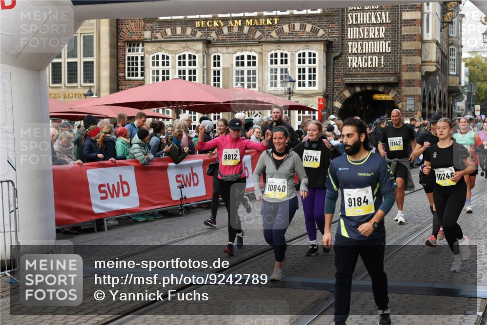 05.10.2025 - 20. swb-Marathon Bremen Yannick Fuchs http://msf.ph/oto/9242789 05.10.2025 11:09:03 Ziel 9184, 9466, 9721, 9774, 9853, 9912, 10031, 10087, 10248, 10714, 10840, 11126, 11142 meine-sportfotos.de