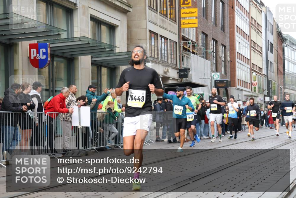 05.10.2025 - 20. swb-Marathon Bremen Strokosch-Dieckow http://msf.ph/oto/9242794 05.10.2025 10:48:56 Ziel 7202, 9014, 9206, 9233, 9317, 9333, 9435, 9457, 9555, 9556, 9708, 10016, 10118, 10221, 10381, 10449, 10519, 10673, 10715, 10735, 11057, 11319, 11487, 11598, 11672, 11673, 11695, 7202, 9014, 9206, 9233, 9317, 9333, 9435, 9457, 9555, 9556, 9708, 10016, 10118, 10221, 10381, 10449, 10519, 10673, 10715, 10735, 11057, 11319, 11487, 11598, 11672, 11673, 11695 meine-sportfotos.de
