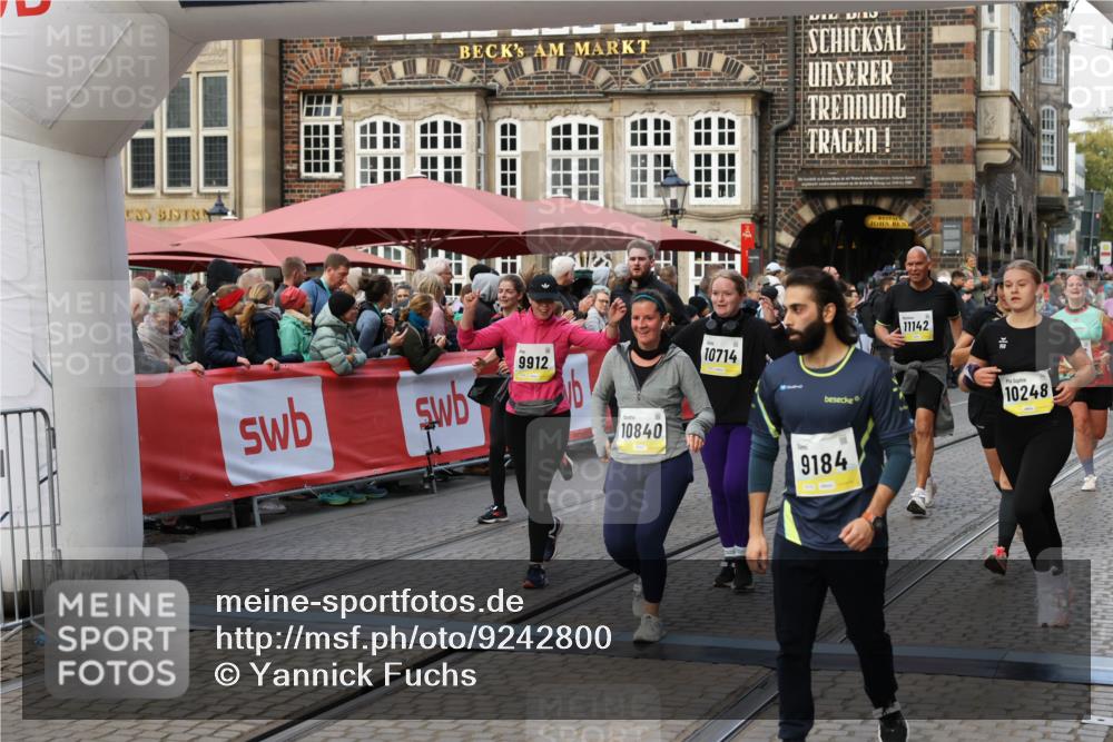 05.10.2025 - 20. swb-Marathon Bremen Yannick Fuchs http://msf.ph/oto/9242800 05.10.2025 11:09:03 Ziel 9184, 9466, 9721, 9774, 9853, 9912, 10031, 10087, 10248, 10714, 10840, 11126, 11142 meine-sportfotos.de