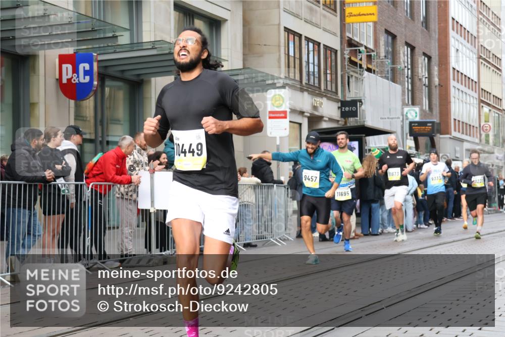 05.10.2025 - 20. swb-Marathon Bremen Strokosch-Dieckow http://msf.ph/oto/9242805 05.10.2025 10:48:56 Ziel 7202, 9014, 9206, 9233, 9317, 9333, 9435, 9457, 9555, 9556, 9708, 10016, 10118, 10221, 10381, 10449, 10519, 10673, 10715, 10735, 11057, 11319, 11487, 11598, 11672, 11673, 11695, 7202, 9014, 9206, 9233, 9317, 9333, 9435, 9457, 9555, 9556, 9708, 10016, 10118, 10221, 10381, 10449, 10519, 10673, 10715, 10735, 11057, 11319, 11487, 11598, 11672, 11673, 11695 meine-sportfotos.de