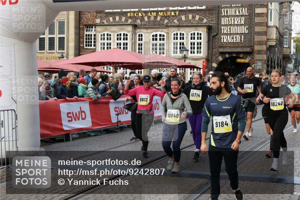 05.10.2025 - 20. swb-Marathon Bremen Yannick Fuchs http://msf.ph/oto/9242807 05.10.2025 11:09:03 Ziel 9184, 9466, 9721, 9774, 9853, 9912, 10031, 10087, 10248, 10714, 10840, 11126, 11142 meine-sportfotos.de