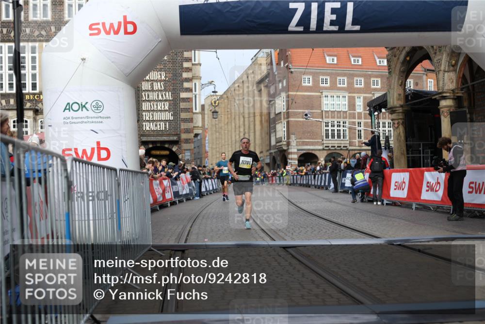 05.10.2025 - 20. swb-Marathon Bremen Yannick Fuchs http://msf.ph/oto/9242818 05.10.2025 10:41:48 Ziel 9253, 11701 meine-sportfotos.de