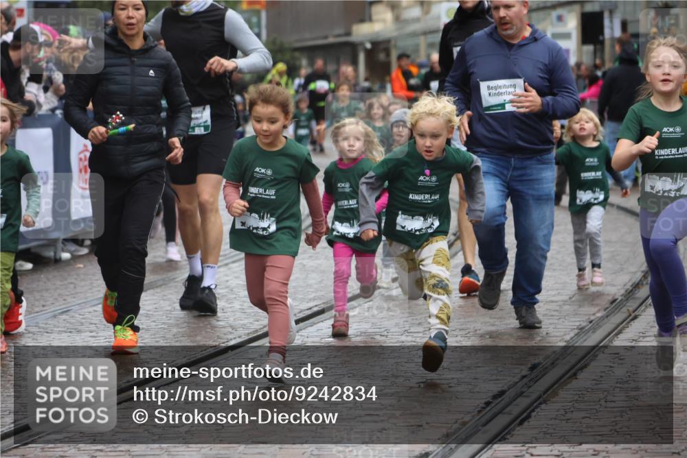 05.10.2025 - 20. swb-Marathon Bremen Strokosch-Dieckow http://msf.ph/oto/9242834 05.10.2025 15:22:47 Ziel  meine-sportfotos.de