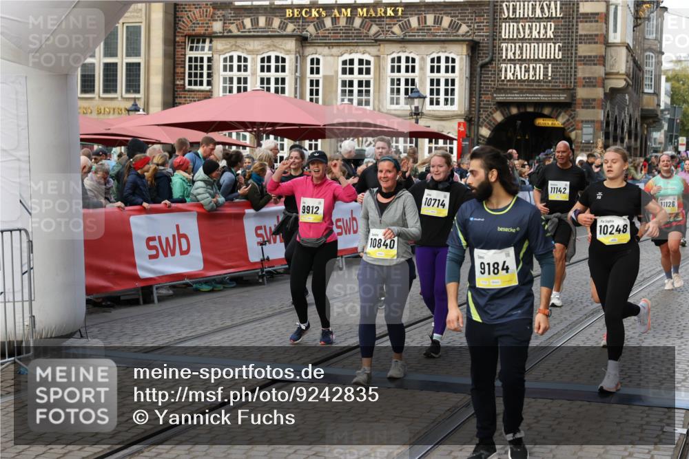 05.10.2025 - 20. swb-Marathon Bremen Yannick Fuchs http://msf.ph/oto/9242835 05.10.2025 11:09:03 Ziel 9184, 9466, 9721, 9774, 9853, 9912, 10031, 10087, 10248, 10714, 10840, 11126, 11142 meine-sportfotos.de