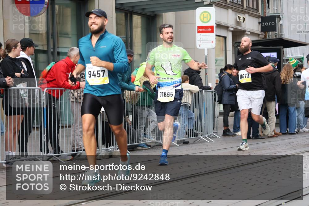 05.10.2025 - 20. swb-Marathon Bremen Strokosch-Dieckow http://msf.ph/oto/9242848 05.10.2025 10:48:57 Ziel 7202, 9014, 9206, 9233, 9333, 9435, 9457, 9555, 9556, 9708, 10016, 10118, 10221, 10381, 10449, 10519, 10673, 10715, 10735, 11057, 11319, 11487, 11598, 11672, 11673, 11695, 7202, 9014, 9206, 9233, 9333, 9435, 9457, 9555, 9556, 9708, 10016, 10118, 10221, 10381, 10449, 10519, 10673, 10715, 10735, 11057, 11319, 11487, 11598, 11672, 11673, 11695 meine-sportfotos.de