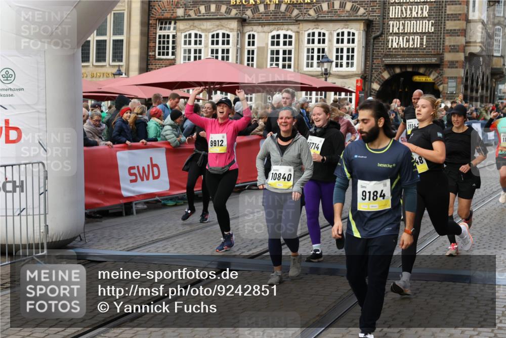 05.10.2025 - 20. swb-Marathon Bremen Yannick Fuchs http://msf.ph/oto/9242851 05.10.2025 11:09:03 Ziel 9184, 9466, 9721, 9774, 9853, 9912, 10031, 10087, 10248, 10714, 10840, 11126, 11142 meine-sportfotos.de