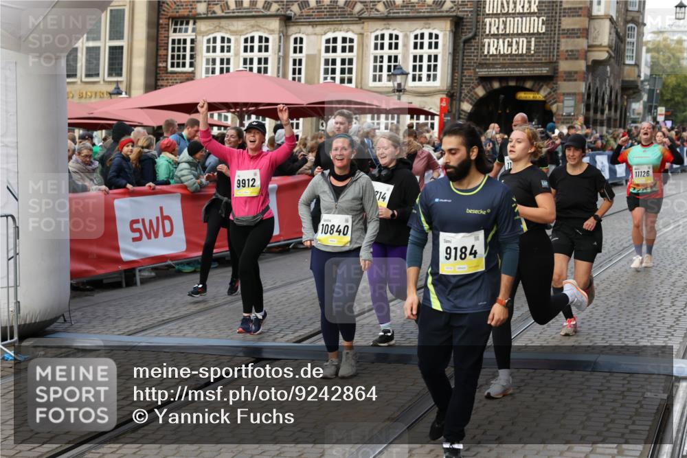 05.10.2025 - 20. swb-Marathon Bremen Yannick Fuchs http://msf.ph/oto/9242864 05.10.2025 11:09:03 Ziel 9184, 9466, 9721, 9774, 9853, 9912, 10031, 10087, 10248, 10714, 10840, 11126, 11142 meine-sportfotos.de
