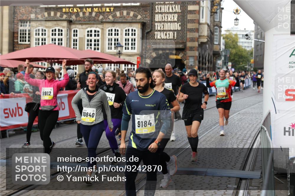 05.10.2025 - 20. swb-Marathon Bremen Yannick Fuchs http://msf.ph/oto/9242870 05.10.2025 11:09:04 Ziel 9184, 9466, 9721, 9774, 9853, 9912, 10031, 10087, 10248, 10714, 10840, 11126, 11142 meine-sportfotos.de