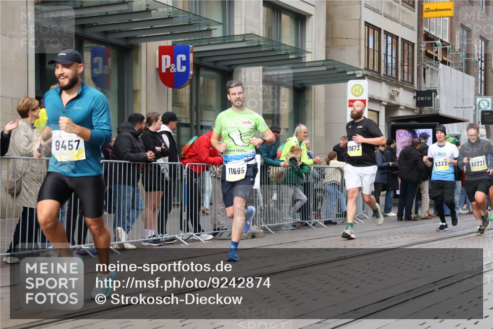 05.10.2025 - 20. swb-Marathon Bremen Strokosch-Dieckow http://msf.ph/oto/9242874 05.10.2025 10:48:58 Ziel 7202, 9014, 9206, 9233, 9333, 9435, 9457, 9555, 9556, 9708, 10016, 10118, 10221, 10381, 10449, 10519, 10673, 10715, 10735, 11057, 11319, 11487, 11598, 11672, 11673, 11695, 7202, 9014, 9206, 9233, 9333, 9435, 9457, 9555, 9556, 9708, 10016, 10118, 10221, 10381, 10449, 10519, 10673, 10715, 10735, 11057, 11319, 11487, 11598, 11672, 11673, 11695 meine-sportfotos.de