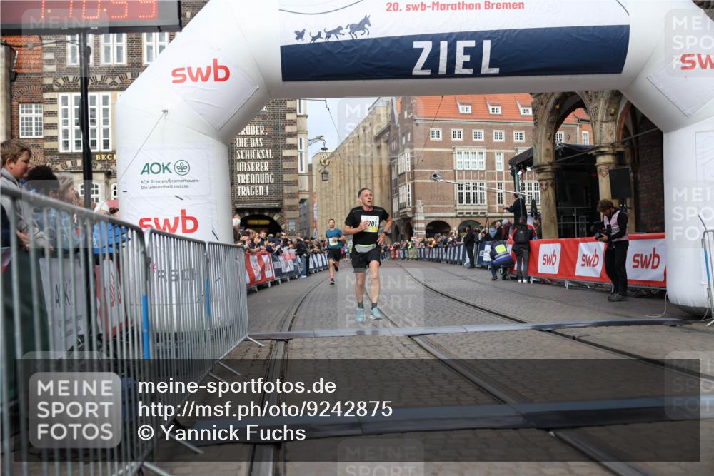 05.10.2025 - 20. swb-Marathon Bremen Yannick Fuchs http://msf.ph/oto/9242875 05.10.2025 10:41:48 Ziel 9253, 11701 meine-sportfotos.de