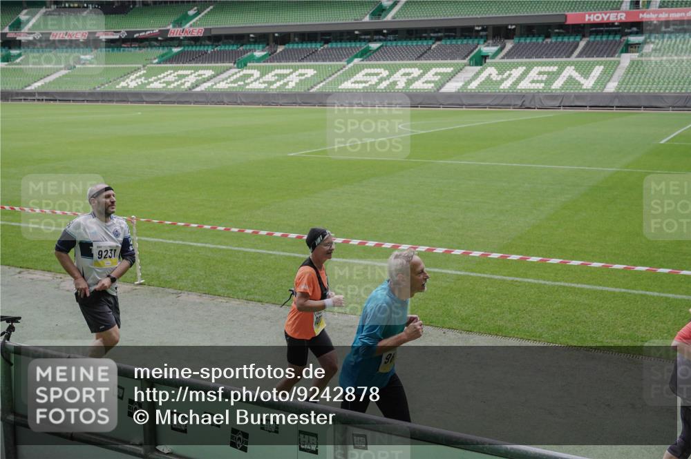 05.10.2025 - 20. swb-Marathon Bremen Michael Burmester http://msf.ph/oto/9242878 05.10.2025 10:35:51 Laufen im Stadion 7163, 7177, 7178, 9005, 9173, 9174, 9231, 9278, 9327, 9330, 9350, 9370, 9378, 9389, 9433, 9450, 9451, 9454, 9462, 9495, 9508, 9516, 9518, 9542, 9550, 9576, 9582, 9601, 9609, 9612, 9625, 9634, 9666, 9686, 9737, 9790, 9880, 9886, 9904, 9914, 9937, 9954, 9962, 9968, 9977, 10006, 10039, 10049, 10055, 10059, 10063, 10079, 10084, 10105, 10127, 10138, 10139, 10143, 10145, 10179, 10182, 10225, 10228, 10250, 10293, 10311, 10336, 10353, 10359, 10367, 10368, 10377, 10391, 10395 meine-sportfotos.de