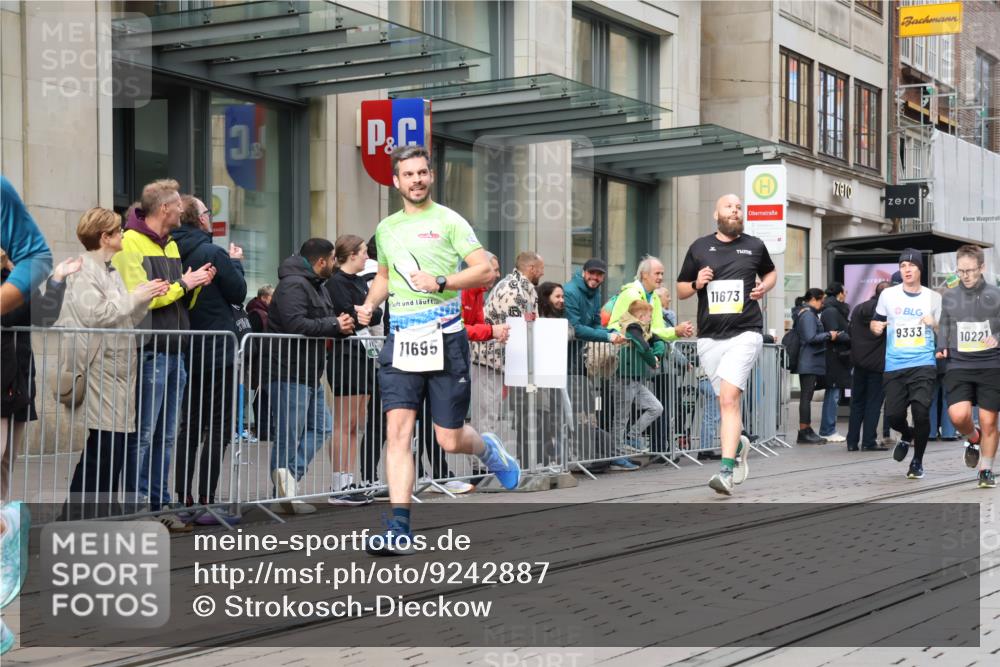 05.10.2025 - 20. swb-Marathon Bremen Strokosch-Dieckow http://msf.ph/oto/9242887 05.10.2025 10:48:58 Ziel 7202, 9014, 9206, 9233, 9333, 9435, 9457, 9555, 9556, 9708, 10016, 10118, 10221, 10381, 10449, 10519, 10673, 10715, 10735, 11057, 11319, 11487, 11598, 11672, 11673, 11695, 7202, 9014, 9206, 9233, 9333, 9435, 9457, 9555, 9556, 9708, 10016, 10118, 10221, 10381, 10449, 10519, 10673, 10715, 10735, 11057, 11319, 11487, 11598, 11672, 11673, 11695 meine-sportfotos.de