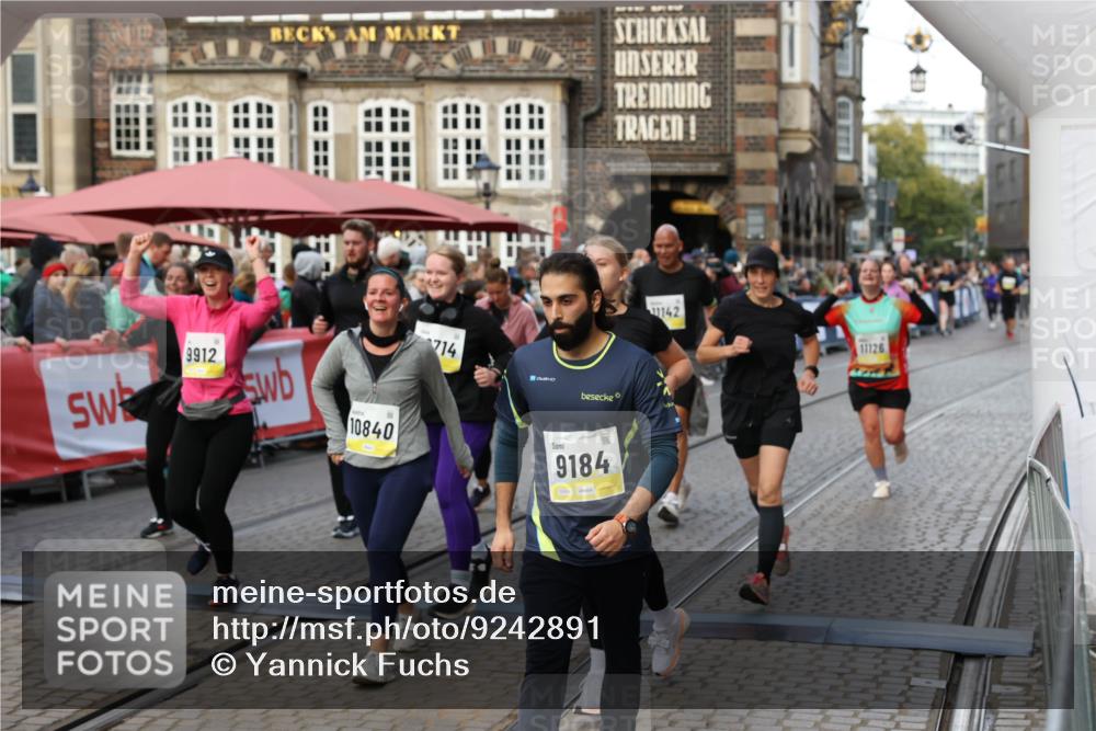 05.10.2025 - 20. swb-Marathon Bremen Yannick Fuchs http://msf.ph/oto/9242891 05.10.2025 11:09:04 Ziel 9184, 9466, 9721, 9774, 9853, 9912, 10031, 10087, 10248, 10714, 10840, 11126, 11142 meine-sportfotos.de