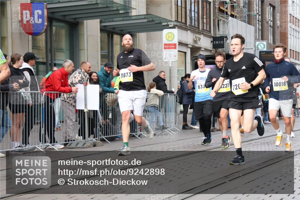 05.10.2025 - 20. swb-Marathon Bremen Strokosch-Dieckow http://msf.ph/oto/9242898 05.10.2025 10:48:59 Ziel 7202, 9206, 9233, 9333, 9435, 9457, 9555, 9556, 9708, 10016, 10118, 10221, 10381, 10449, 10519, 10673, 10715, 10735, 11057, 11319, 11487, 11598, 11672, 11673, 11695, 7202, 9206, 9233, 9333, 9435, 9457, 9555, 9556, 9708, 10016, 10118, 10221, 10381, 10449, 10519, 10673, 10715, 10735, 11057, 11319, 11487, 11598, 11672, 11673, 11695 meine-sportfotos.de