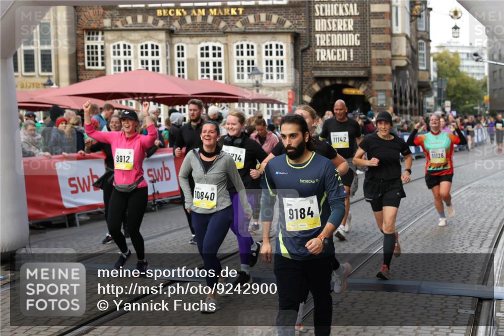 05.10.2025 - 20. swb-Marathon Bremen Yannick Fuchs http://msf.ph/oto/9242900 05.10.2025 11:09:04 Ziel 9184, 9466, 9721, 9774, 9853, 9912, 10031, 10087, 10248, 10714, 10840, 11126, 11142 meine-sportfotos.de