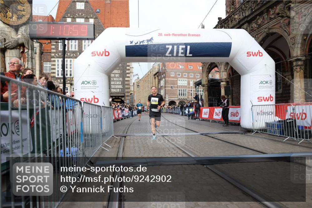 05.10.2025 - 20. swb-Marathon Bremen Yannick Fuchs http://msf.ph/oto/9242902 05.10.2025 10:41:48 Ziel 9253, 11701 meine-sportfotos.de