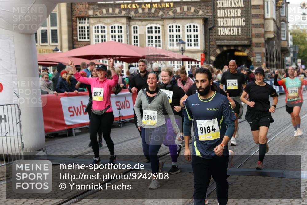 05.10.2025 - 20. swb-Marathon Bremen Yannick Fuchs http://msf.ph/oto/9242908 05.10.2025 11:09:04 Ziel 9184, 9466, 9721, 9774, 9853, 9912, 10031, 10087, 10248, 10714, 10840, 11126, 11142 meine-sportfotos.de