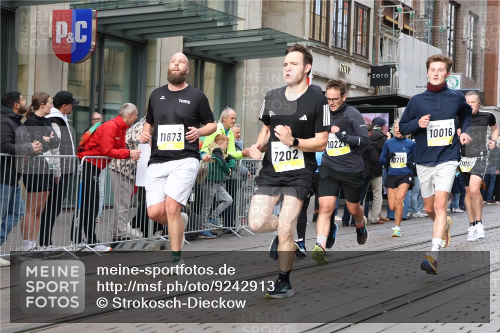 05.10.2025 - 20. swb-Marathon Bremen Strokosch-Dieckow http://msf.ph/oto/9242913 05.10.2025 10:48:59 Ziel 7202, 9206, 9233, 9333, 9435, 9457, 9555, 9556, 9708, 10016, 10118, 10221, 10381, 10449, 10519, 10673, 10715, 10735, 11057, 11319, 11487, 11598, 11672, 11673, 11695, 7202, 9206, 9233, 9333, 9435, 9457, 9555, 9556, 9708, 10016, 10118, 10221, 10381, 10449, 10519, 10673, 10715, 10735, 11057, 11319, 11487, 11598, 11672, 11673, 11695 meine-sportfotos.de