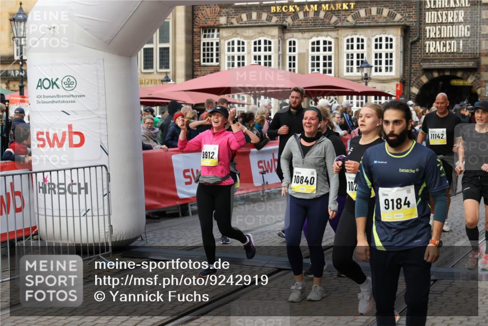 05.10.2025 - 20. swb-Marathon Bremen Yannick Fuchs http://msf.ph/oto/9242919 05.10.2025 11:09:04 Ziel 9184, 9466, 9721, 9774, 9853, 9912, 10031, 10087, 10248, 10714, 10840, 11126, 11142 meine-sportfotos.de