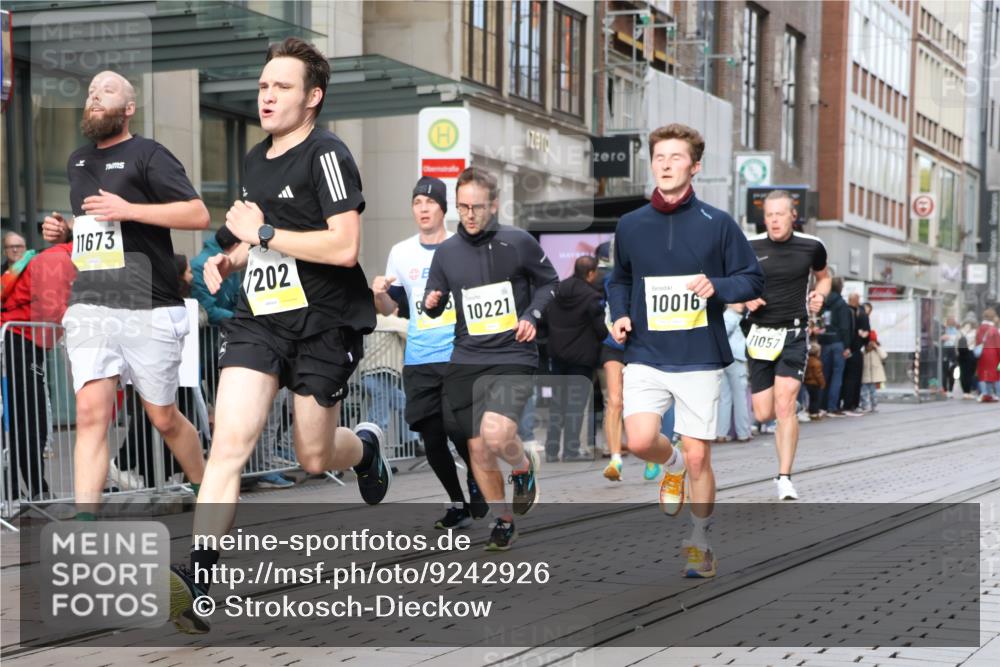 05.10.2025 - 20. swb-Marathon Bremen Strokosch-Dieckow http://msf.ph/oto/9242926 05.10.2025 10:49:00 Ziel 7202, 9206, 9233, 9333, 9435, 9457, 9555, 9556, 9708, 10016, 10118, 10221, 10381, 10519, 10673, 10715, 10735, 11057, 11319, 11487, 11598, 11672, 11673, 11695, 7202, 9206, 9233, 9333, 9435, 9457, 9555, 9556, 9708, 10016, 10118, 10221, 10381, 10519, 10673, 10715, 10735, 11057, 11319, 11487, 11598, 11672, 11673, 11695 meine-sportfotos.de