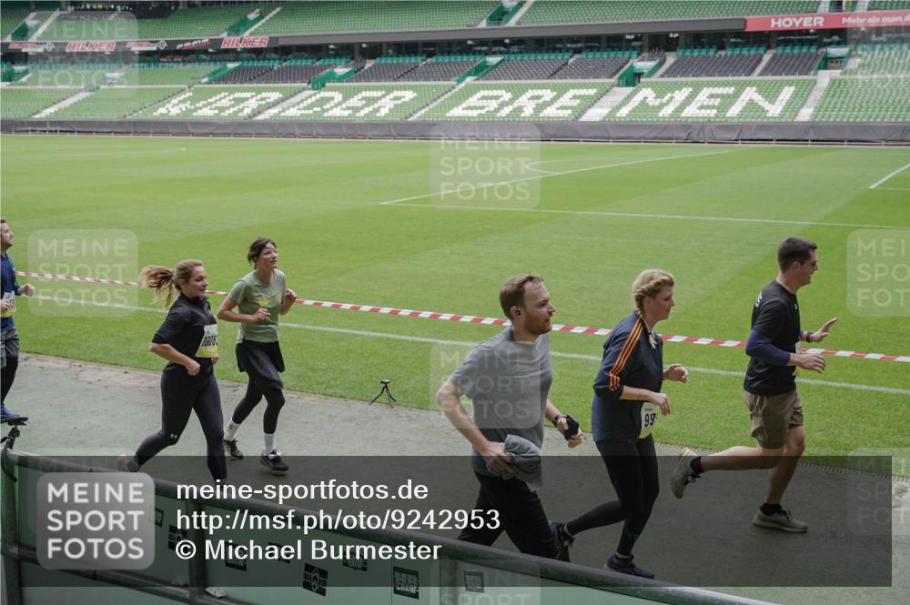 05.10.2025 - 20. swb-Marathon Bremen Michael Burmester http://msf.ph/oto/9242953 05.10.2025 10:35:54 Laufen im Stadion 7163, 7177, 7178, 8585, 9005, 9173, 9174, 9231, 9278, 9327, 9330, 9370, 9378, 9389, 9433, 9450, 9451, 9454, 9462, 9495, 9508, 9516, 9518, 9542, 9550, 9576, 9582, 9609, 9612, 9625, 9634, 9666, 9686, 9737, 9790, 9880, 9886, 9904, 9914, 9937, 9954, 9962, 9977, 10006, 10039, 10049, 10055, 10059, 10063, 10079, 10084, 10105, 10127, 10138, 10139, 10143, 10145, 10179, 10182, 10225, 10228, 10250, 10293, 10311, 10336, 10353, 10359, 10367, 10368, 10377, 10391 meine-sportfotos.de