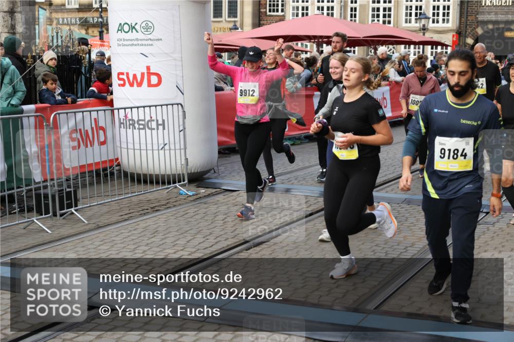 05.10.2025 - 20. swb-Marathon Bremen Yannick Fuchs http://msf.ph/oto/9242962 05.10.2025 11:09:04 Ziel 9184, 9466, 9721, 9774, 9853, 9912, 10031, 10087, 10248, 10714, 10840, 11126, 11142 meine-sportfotos.de