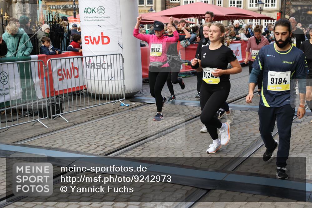 05.10.2025 - 20. swb-Marathon Bremen Yannick Fuchs http://msf.ph/oto/9242973 05.10.2025 11:09:04 Ziel 9184, 9466, 9721, 9774, 9853, 9912, 10031, 10087, 10248, 10714, 10840, 11126, 11142 meine-sportfotos.de
