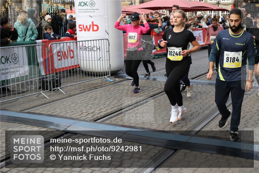 05.10.2025 - 20. swb-Marathon Bremen Yannick Fuchs http://msf.ph/oto/9242981 05.10.2025 11:09:04 Ziel 9184, 9466, 9721, 9774, 9853, 9912, 10031, 10087, 10248, 10714, 10840, 11126, 11142 meine-sportfotos.de