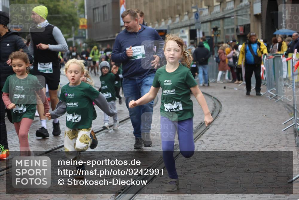 05.10.2025 - 20. swb-Marathon Bremen Strokosch-Dieckow http://msf.ph/oto/9242991 05.10.2025 15:22:48 Ziel  meine-sportfotos.de