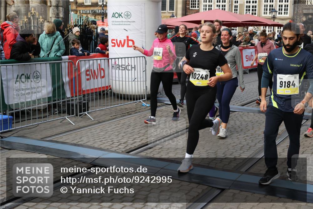05.10.2025 - 20. swb-Marathon Bremen Yannick Fuchs http://msf.ph/oto/9242995 05.10.2025 11:09:05 Ziel 9184, 9466, 9721, 9774, 9853, 9912, 10031, 10087, 10248, 10458, 10714, 10840, 11126, 11142 meine-sportfotos.de