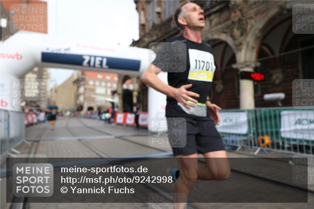 05.10.2025 - 20. swb-Marathon Bremen Yannick Fuchs http://msf.ph/oto/9242998 05.10.2025 10:41:50 Ziel 9253, 11701 meine-sportfotos.de
