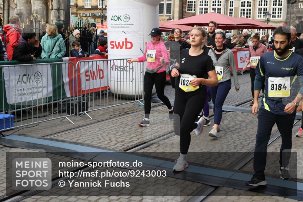 05.10.2025 - 20. swb-Marathon Bremen Yannick Fuchs http://msf.ph/oto/9243003 05.10.2025 11:09:05 Ziel 9184, 9466, 9721, 9774, 9853, 9912, 10031, 10087, 10248, 10458, 10714, 10840, 11126, 11142 meine-sportfotos.de