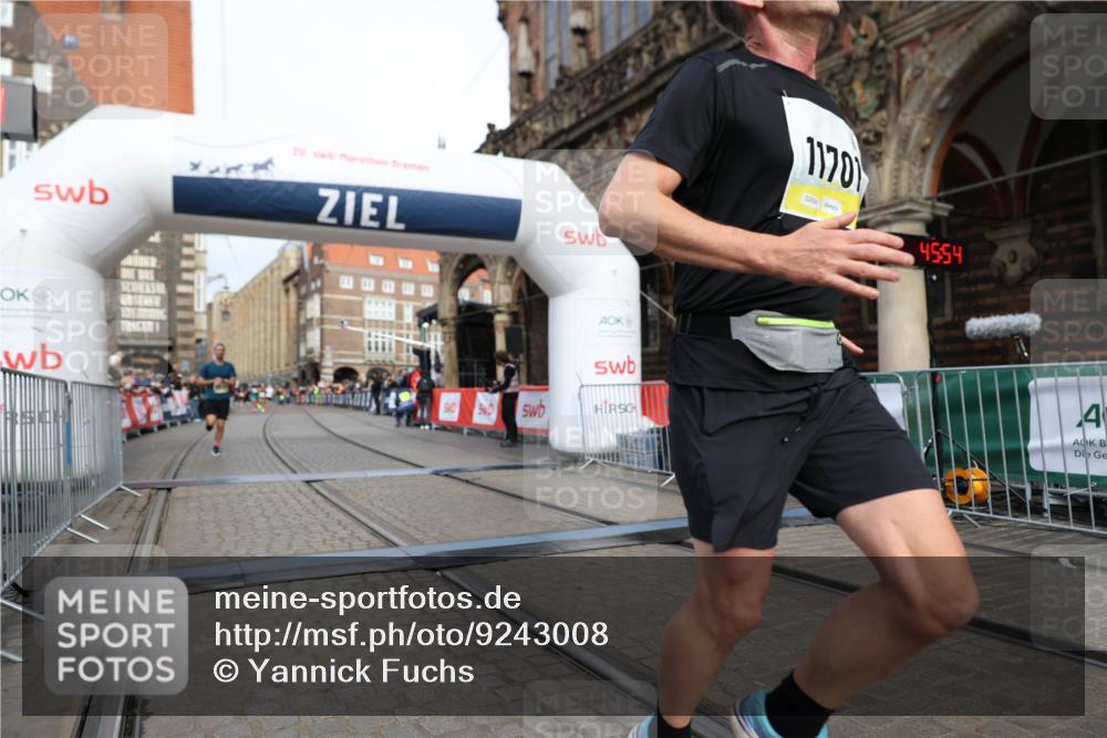 05.10.2025 - 20. swb-Marathon Bremen Yannick Fuchs http://msf.ph/oto/9243008 05.10.2025 10:41:50 Ziel 9253, 11701 meine-sportfotos.de