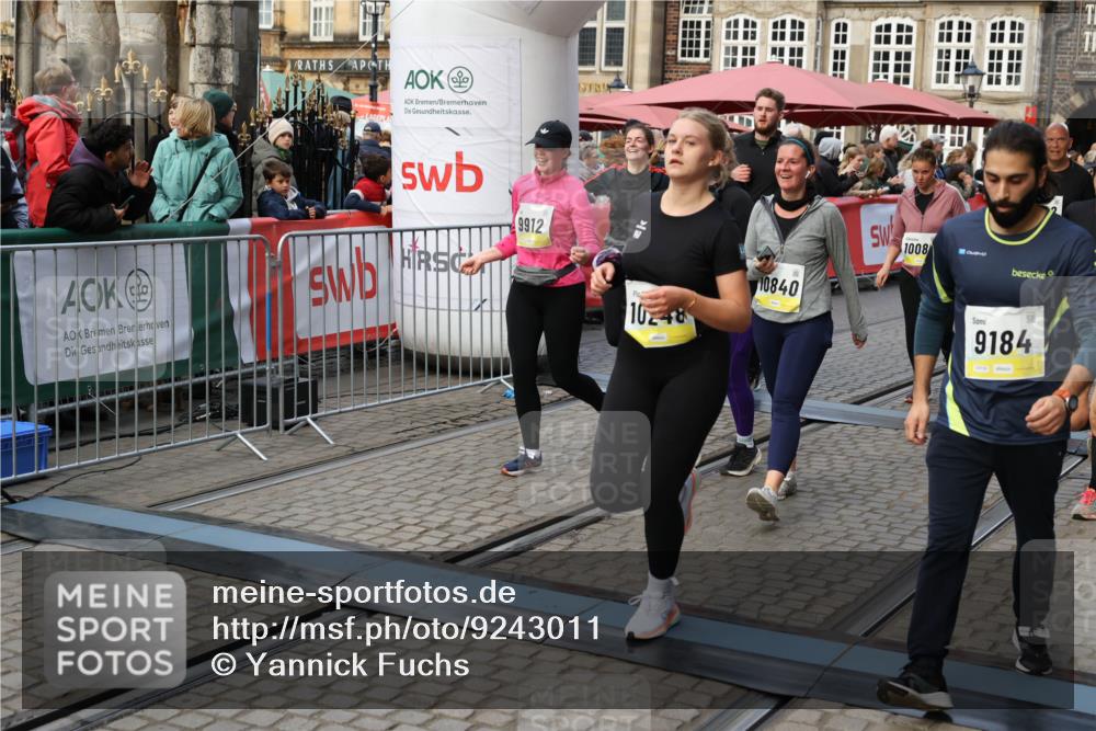 05.10.2025 - 20. swb-Marathon Bremen Yannick Fuchs http://msf.ph/oto/9243011 05.10.2025 11:09:05 Ziel 9184, 9466, 9721, 9774, 9853, 9912, 10031, 10087, 10248, 10458, 10714, 10840, 11126, 11142 meine-sportfotos.de