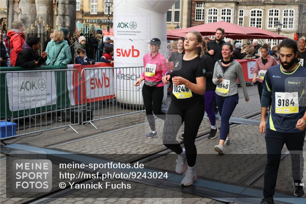 05.10.2025 - 20. swb-Marathon Bremen Yannick Fuchs http://msf.ph/oto/9243024 05.10.2025 11:09:05 Ziel 9184, 9466, 9721, 9774, 9853, 9912, 10031, 10087, 10248, 10458, 10714, 10840, 11126, 11142 meine-sportfotos.de