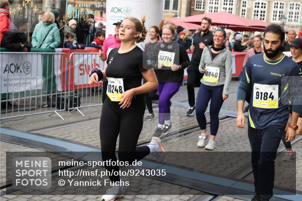 05.10.2025 - 20. swb-Marathon Bremen Yannick Fuchs http://msf.ph/oto/9243035 05.10.2025 11:09:05 Ziel 9184, 9466, 9721, 9774, 9853, 9912, 10031, 10087, 10248, 10458, 10714, 10840, 11126, 11142 meine-sportfotos.de