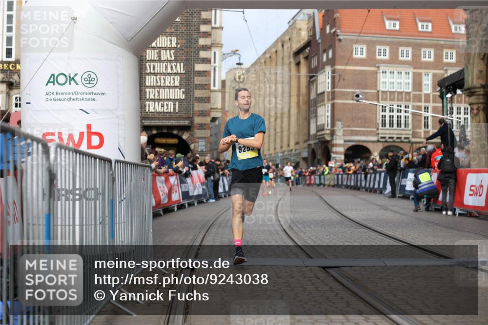 05.10.2025 - 20. swb-Marathon Bremen Yannick Fuchs http://msf.ph/oto/9243038 05.10.2025 10:41:51 Ziel 9253, 11701 meine-sportfotos.de
