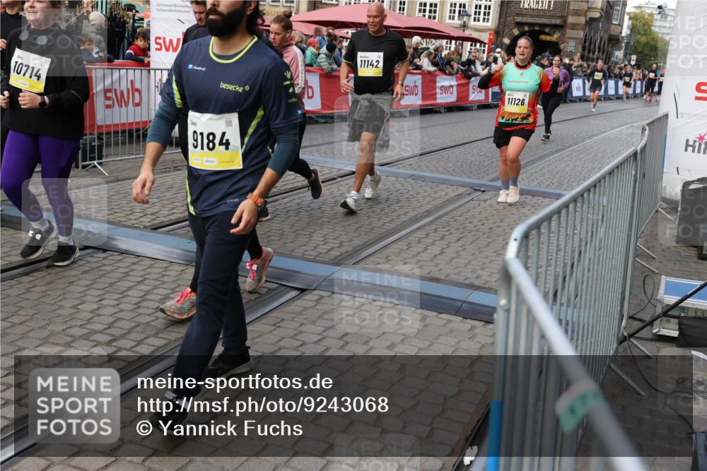 05.10.2025 - 20. swb-Marathon Bremen Yannick Fuchs http://msf.ph/oto/9243068 05.10.2025 11:09:06 Ziel 9184, 9466, 9721, 9774, 9912, 10031, 10087, 10248, 10458, 10714, 10840, 11126, 11142 meine-sportfotos.de