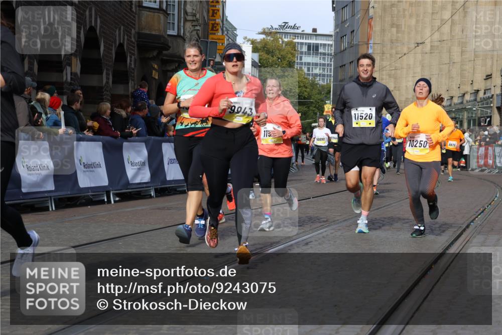 05.10.2025 - 20. swb-Marathon Bremen Strokosch-Dieckow http://msf.ph/oto/9243075 05.10.2025 10:57:42 Ziel 9309, 9372, 9585, 9943, 9979, 10225, 10250, 10329, 10341, 10555, 10890, 11457, 11520, 11521, 11575, 11731, 11744 meine-sportfotos.de