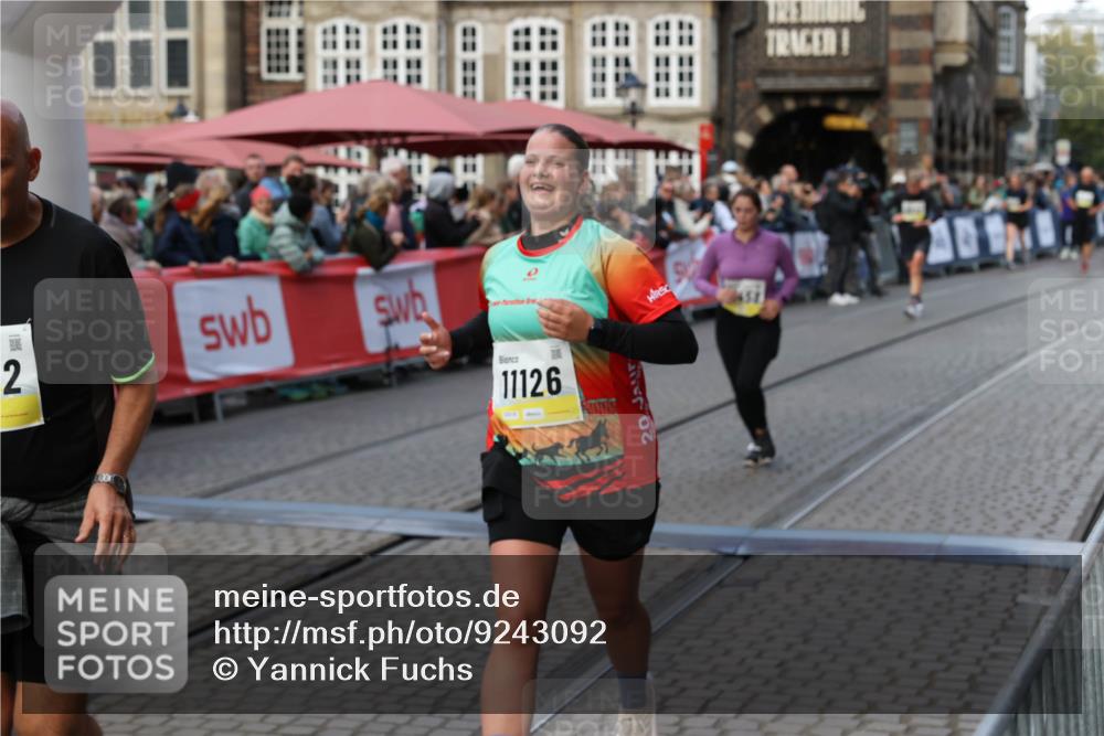 05.10.2025 - 20. swb-Marathon Bremen Yannick Fuchs http://msf.ph/oto/9243092 05.10.2025 11:09:07 Ziel 9184, 9466, 9774, 9912, 10031, 10087, 10248, 10458, 10714, 10840, 11126, 11142 meine-sportfotos.de
